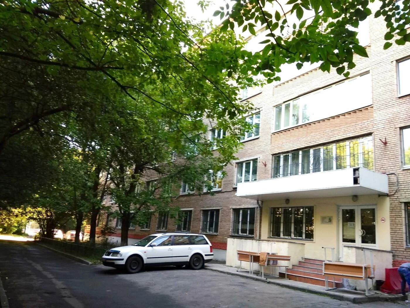 ФДС МГУ, корпус 5 — фасад и вход, 2020 год