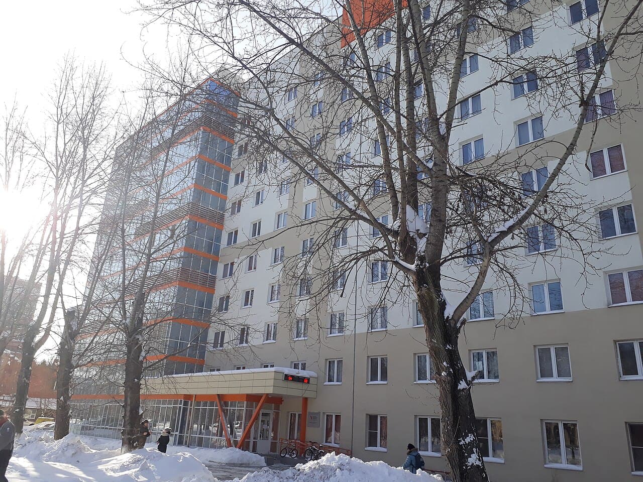 Вход в общежитие № 5 УрФУ со стороны двора