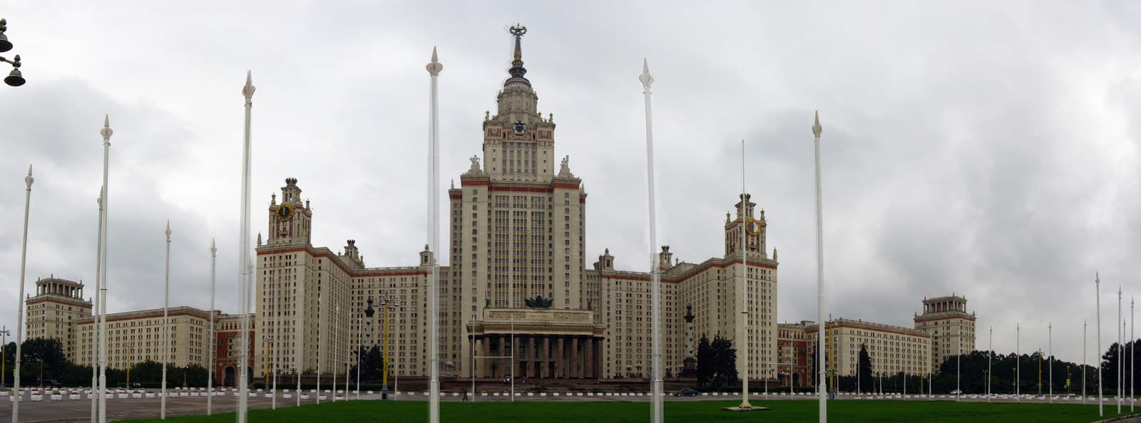 Территория и корпуса МГУ